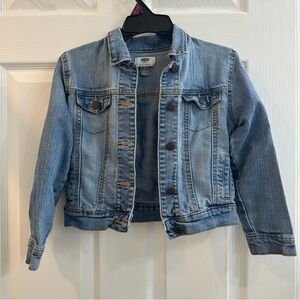 Old Navy girls' denim jacket in a light blue wash size 6/7